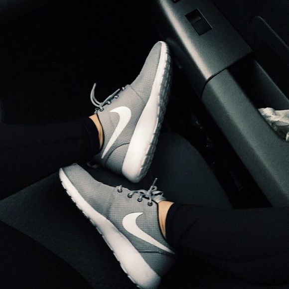 Nike Wolf Grey Roshes
