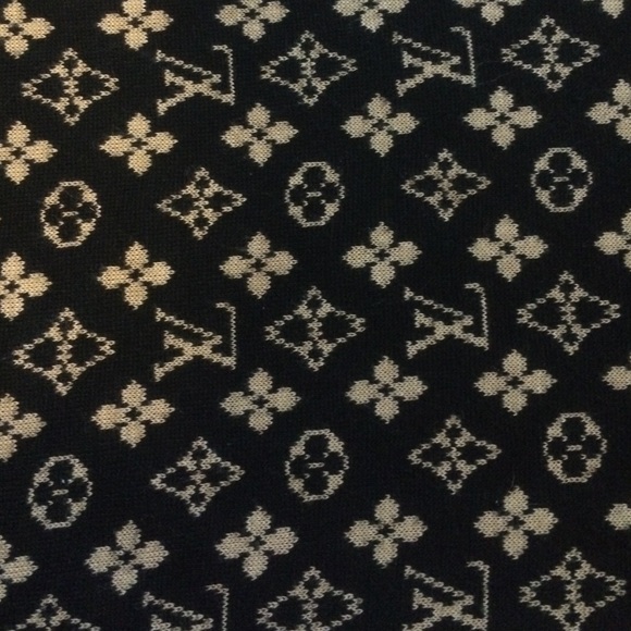 Louis Vuitton winter scarf