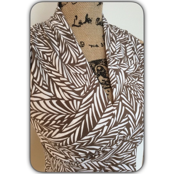 V-Neck Banana Republic Top🌿🌂 - Picture 2 of 4