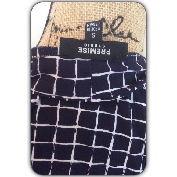 Blue Navy & White Top💙 - Picture 4 of 4