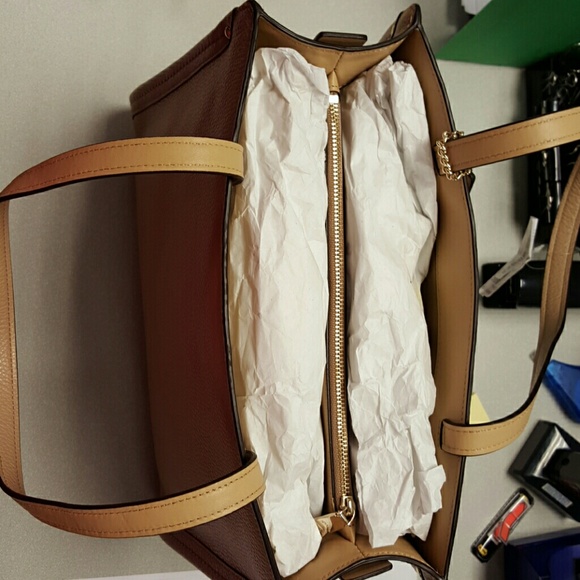 *** SOLD ***  NWT!! COACH SWAGGER BAG - Picture 3 of 4