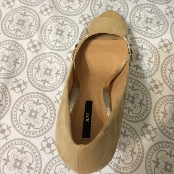 Gold Heels - Picture 2 of 4