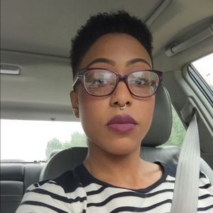 Meet your Posher, Alexis