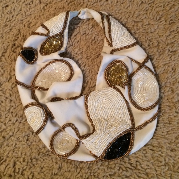 Beaded collar necklace