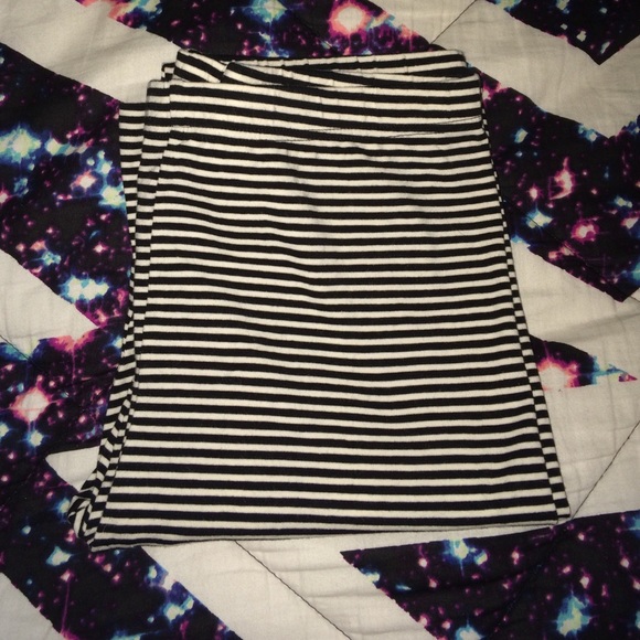Black and White Striped Leggings