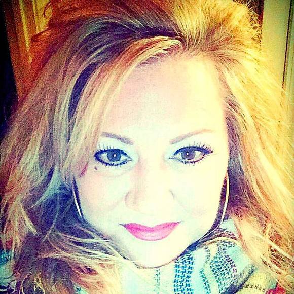 Meet your Posher, Christy - Picture 1 of 1