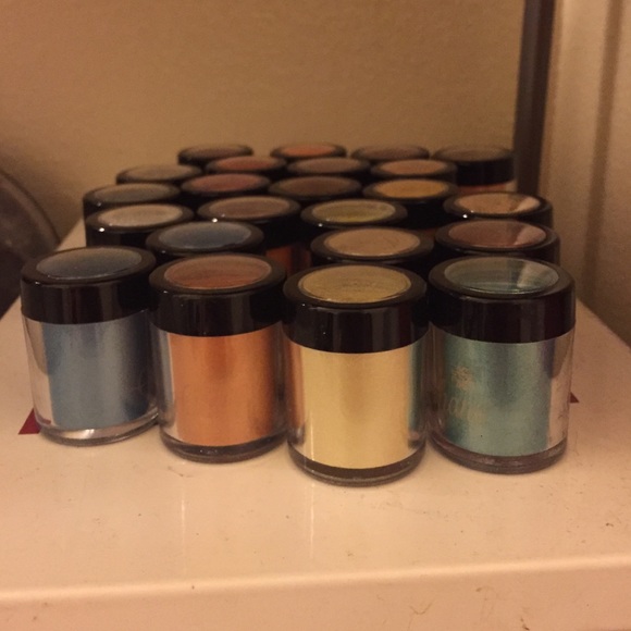 23 set of loose eye shadow