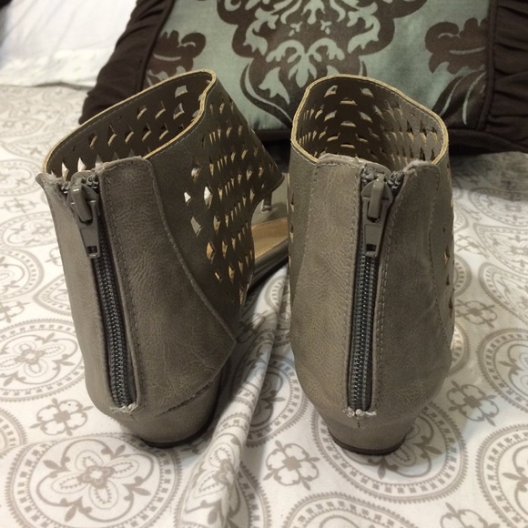 SOLD- Grey Sandals - Picture 3 of 3