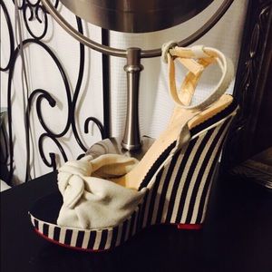 Still new! SHOEDAZZLE. , size 7. (6in heel FYI)