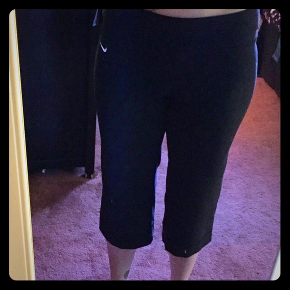 Black nike crop yoga capris