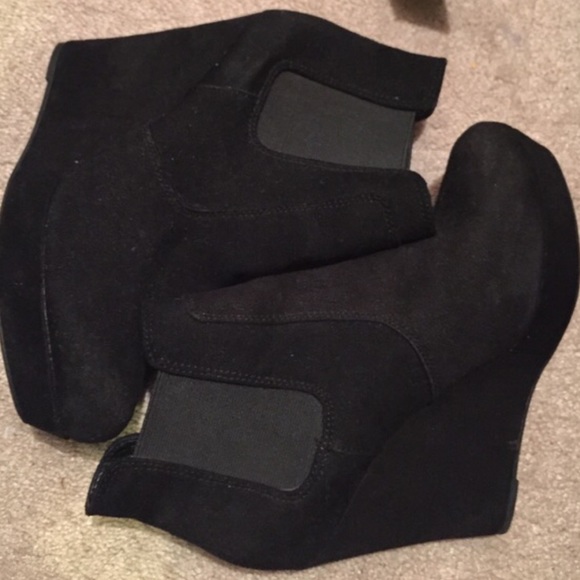 Mossimo wedge suede boots