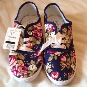 Flower pattern shoes