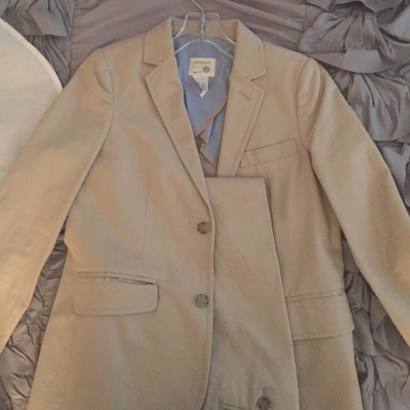 Boys JCrew suit. Excellent condition, worn 1 time!