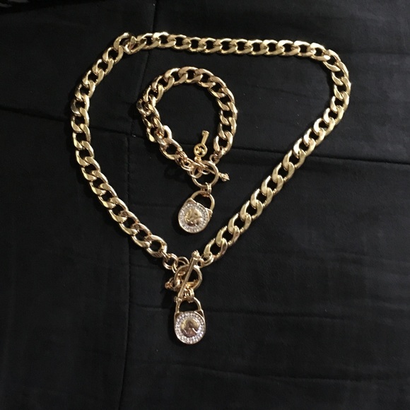 Cute MK Sparkling necklace and braclet set gold