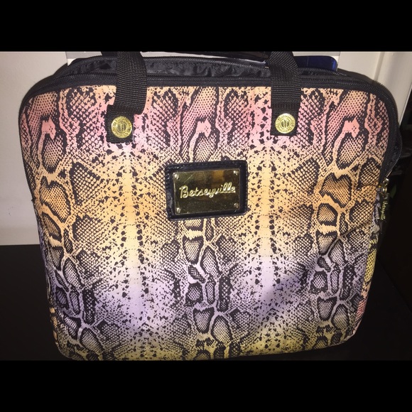 🎉 AUTHENTIC BETSEYVILLE (ONLY) LAPTOP🎉
