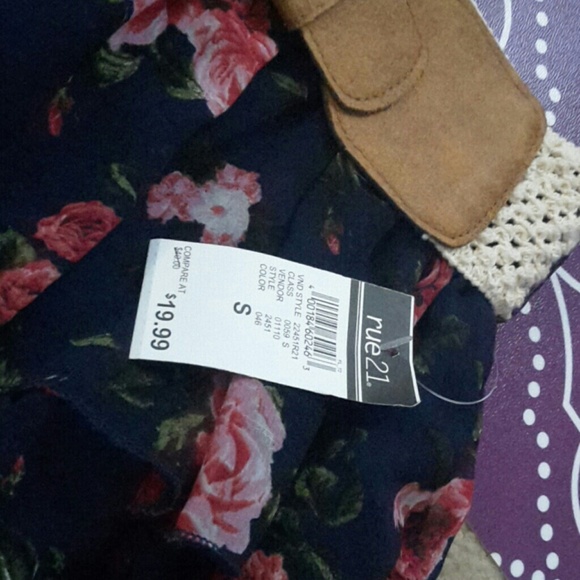 rue 21 floral skirt - Picture 2 of 3