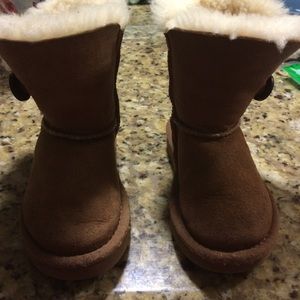 SALE!!Toddler uggs size 7 price firm thru here