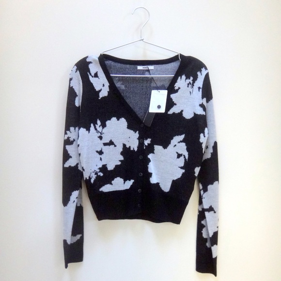 Black and White Floral Cropped Sweater Cardigan