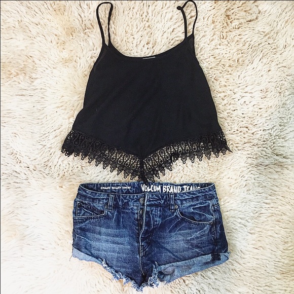 Black cropped tank with detailed bottom