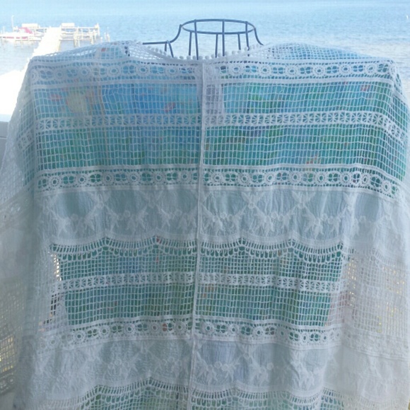 White cotton lace short sleeve open front cover. - Picture 3 of 3