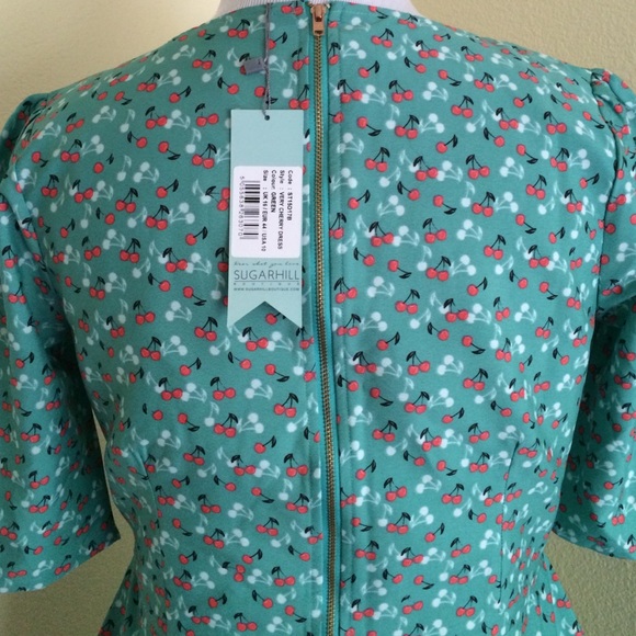 Very Cherry Dress in Green - Picture 3 of 4