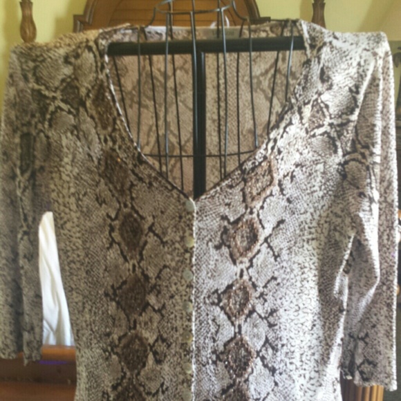 Nylon lite knit sweater.