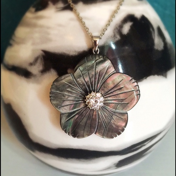 Shell Flower Necklace