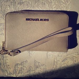 Michael Kors multifunctional wristlet