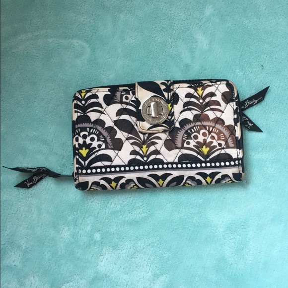 🔴SOLD ON M🔴Vera Bradley wallet