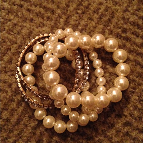 Pearls and diamond bracelets set