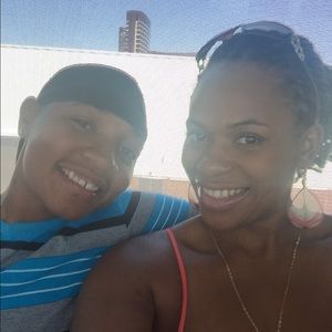 Meet your Posher, Launi