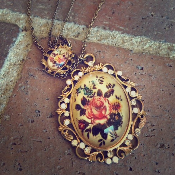 Double pendant necklace