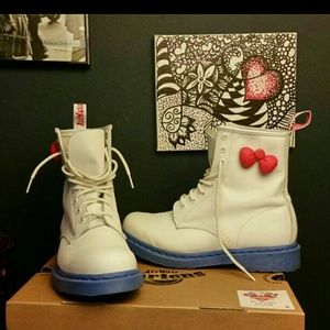 Dr. Martens Hello Kitty Limited Edition!