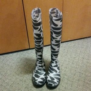 Cow print Rain boots!! Hardly worn!