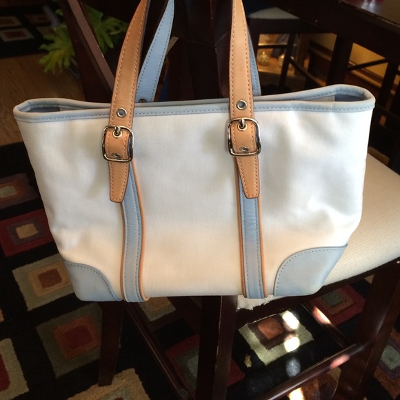 Super cute, small, off-white , blue&tan COACH bag - Picture 2 of 4
