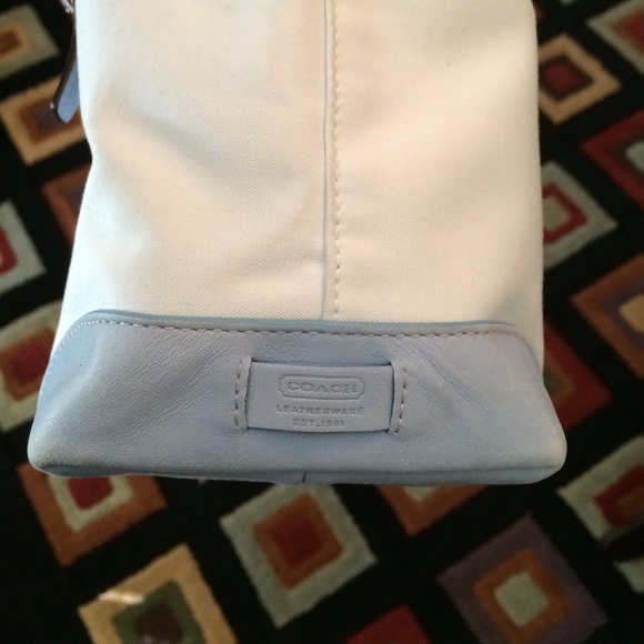 Super cute, small, off-white , blue&tan COACH bag - Picture 3 of 4