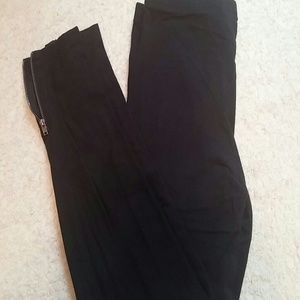 Simply Vera black legging with ankle zip