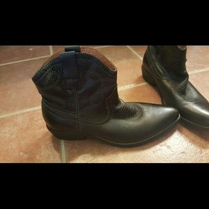 Leather short cowboy boots