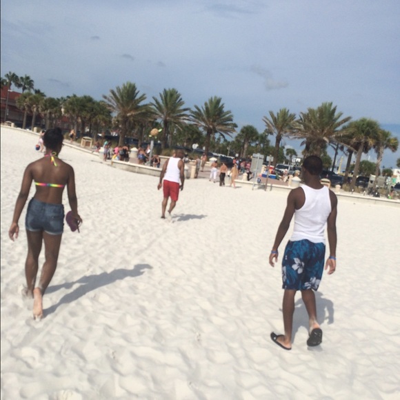 Meet your posh stylist❤️ - Picture 5 of 7