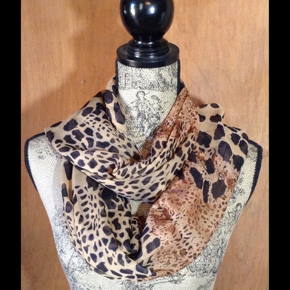 Chic Scarf New Tina's Closet