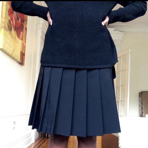 Closet Staple! Theory Pleated Skirt