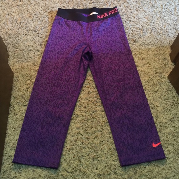 Nike pro medium size