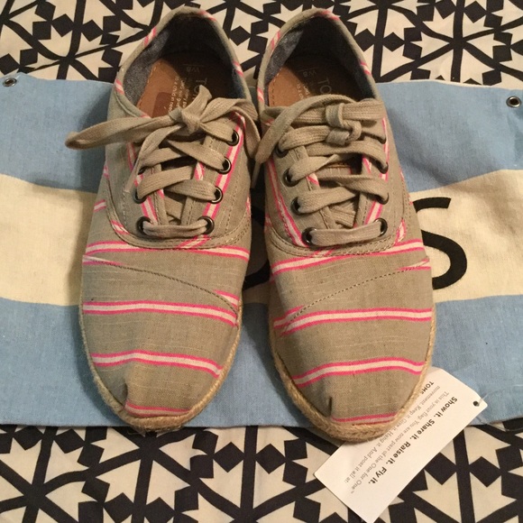 TOMS PINK & TAN