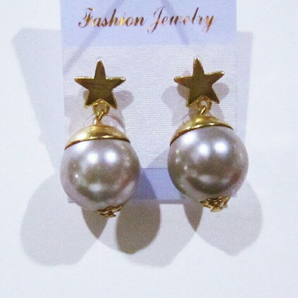 10 / $10 - Grey pearl beads golden stars earrings