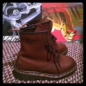 🎅🏻SOLD!🎅🏻Dr Marten's boots original brown
