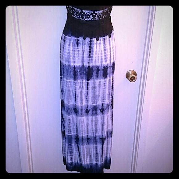 BLUE AND WHITE TIE DIE MAXI SKIRT