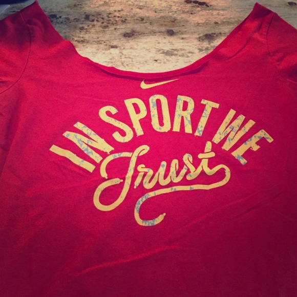 Nike Graphic Tee (dri fit workout tee)