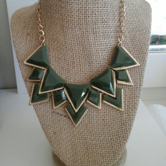 New Gorgeous statement necklace