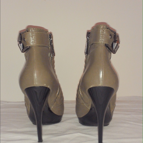 7 for all Mankind grey leather booties - Picture 3 of 3