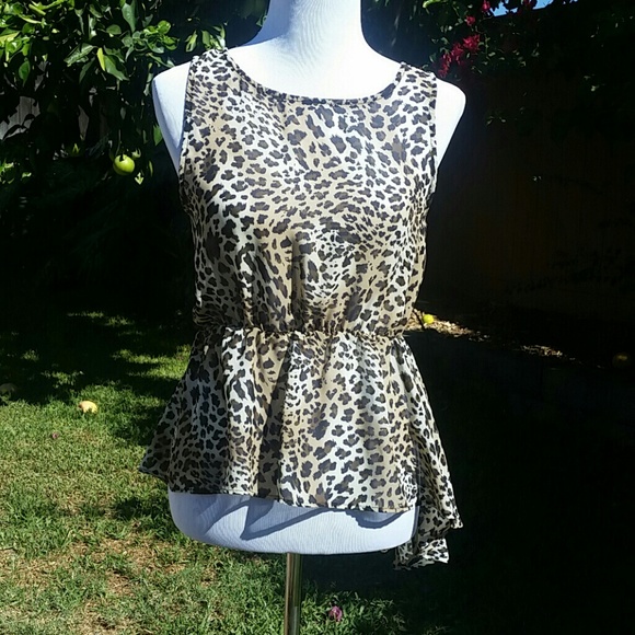 Leopard print sleeveless blouse